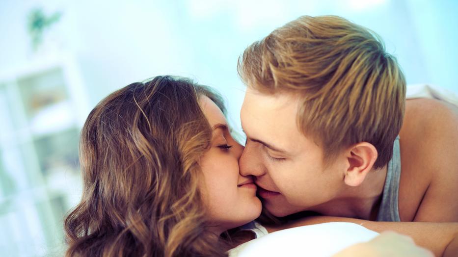 A csókolózás vezető kockázata lett a fej-nyaki daganatoknak - Hipochonder blog