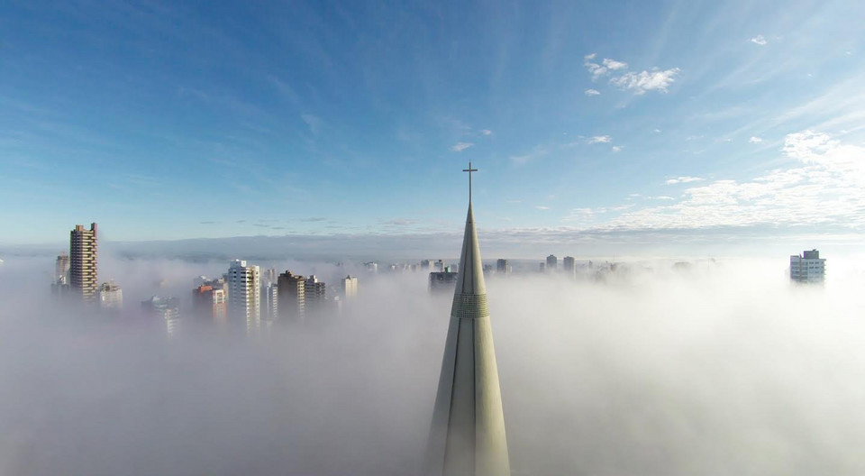 I miejsce w kategorii Miejsca i Nagroda Publiczności - Ricardo Matiello, Above the mist (pol. Ponad mgłą)