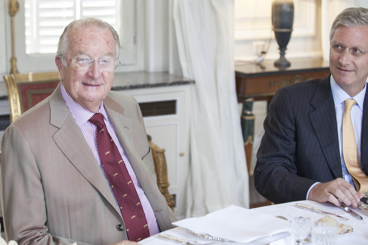 Ustępujący król Belgii Albert II i jego następca syn Filip
