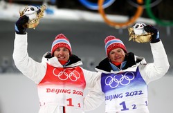 Triumf Norwegów w drużynowym sprincie, czwarty medal Klaebo