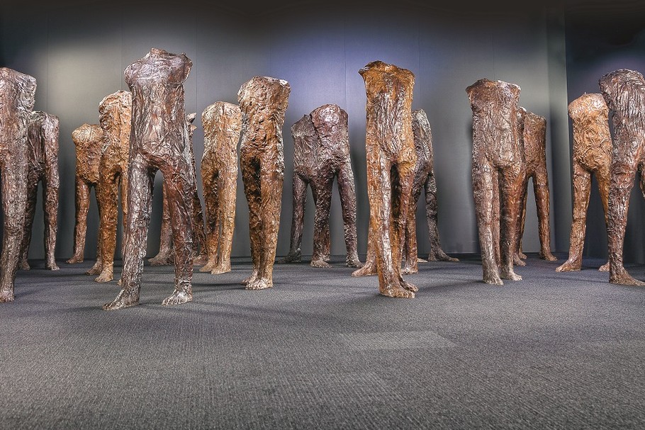 8,02 mln zł - Magdalena Abakanowicz - "Caminando"