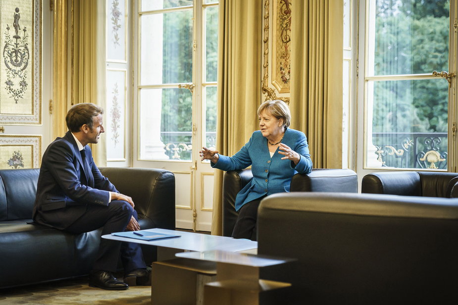 Prezydent Francji Emmanuel Macron i kanclerz Niemiec Angela Merkel podczas spotkania w Pałacu Elizejskim. Paryż, wrzesień 2021 r. 