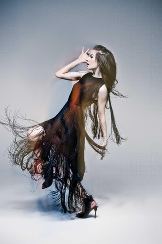 Sylwia Grzeszczak na zdjęciach z sesji do albumu 'Komponując siebie'