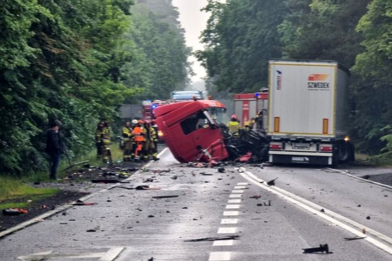 Zderzenie dwóch ciężarówek na DK22