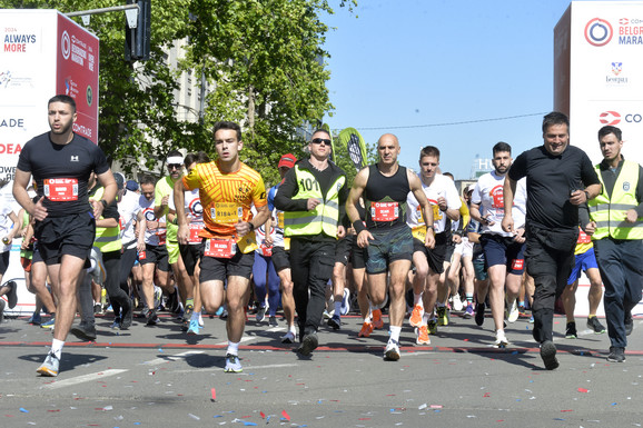 ONI SU POBEDILI! Prizor sa Beogradskog maratona oduševio naciju: "Rivalstvo je danas bilo nebitno" (FOTO, VIDEO)