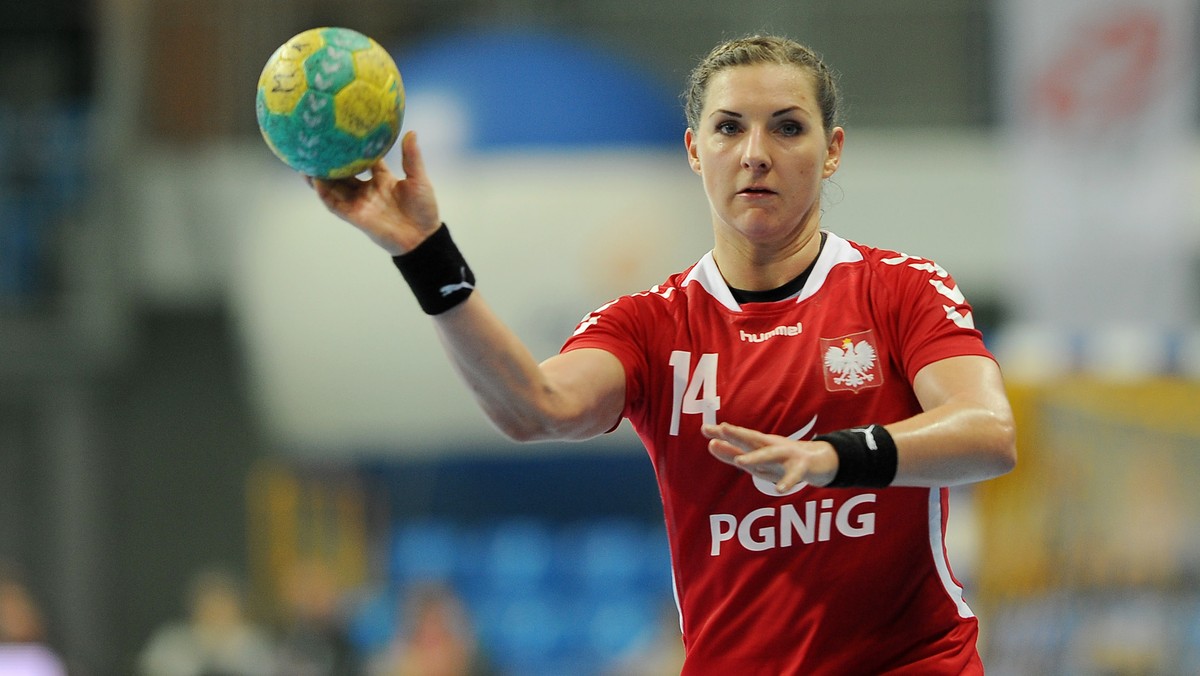 Niewiele dzieli nas od meczu kwalifikacyjnego EHF Euro 2014 Polska – Czarnogóra. Rywalki we wtorek wylądowały w Krakowie, a wieczorem miały zaplanowany trening w Hali Sportowej Częstochowa – tuż przed zajęciami drużyny Kima Rasmussena. - Wiemy, o co walczymy. Determinacja jest pełna - deklaruje Karolina Kudłacz.