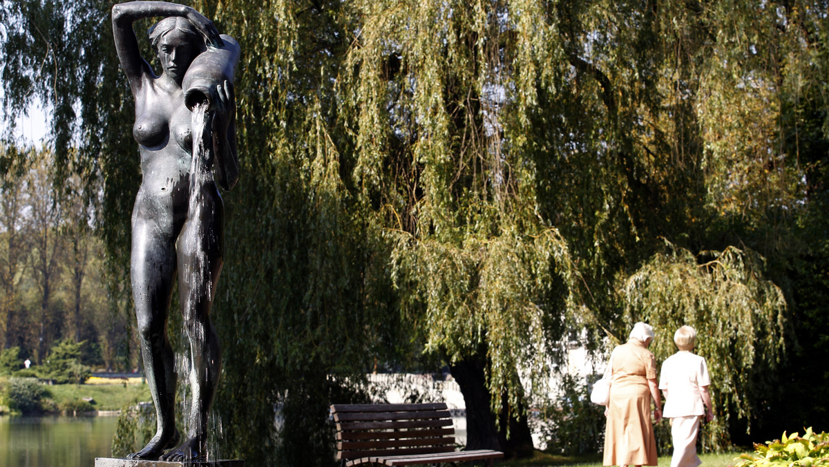 Z Parku Śląskiego skradziono rzeźbę przedstawiającą dziewczynę z dzbanem. Figura autorstwa Zbigniewa Januszewskiego prawdopodobnie trafiła do skupu złomu.