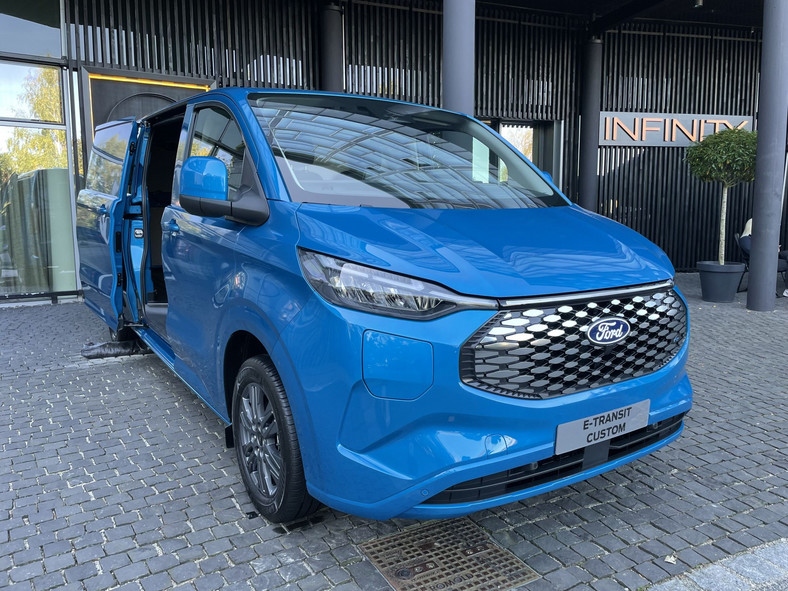 Ford E-Transit Custom