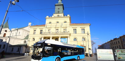 Wodorowy autobus na ulicach Lublina. Jest cichy i ekologiczny