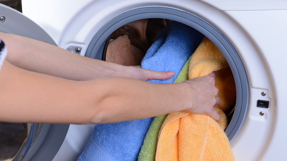 Zapach stęchlizny z ręczników można usunąć w łatwy sposób. Ręczniki będą pachnieć jak nowe