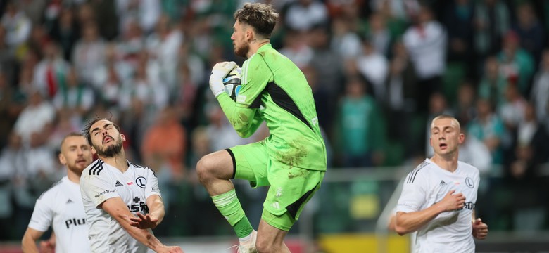 Legia Warszawa w Lidze Konferencji! Kacper Tobiasz bohaterem serii rzutów karnych [WIDEO]