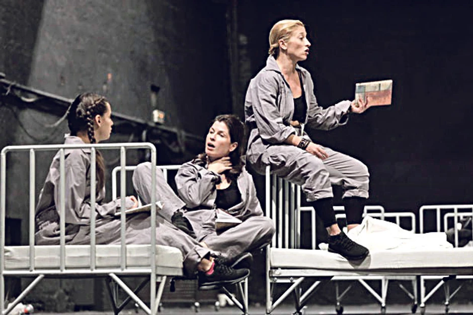 To je komad koji je oda slobodi ljubavi, slobodi misli, slobodi javno kazane reči... Stavljen u prostor neslobode, kakav je zatvor, on dobija nove dimenzije