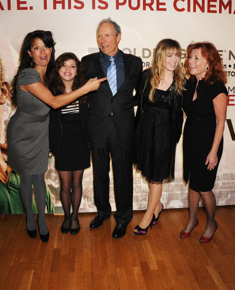 Francesca Eastwood, Frances Fisher, Clint Eastwood, Dina Ruiz, Morgan Eastwood / fot. Getty Images