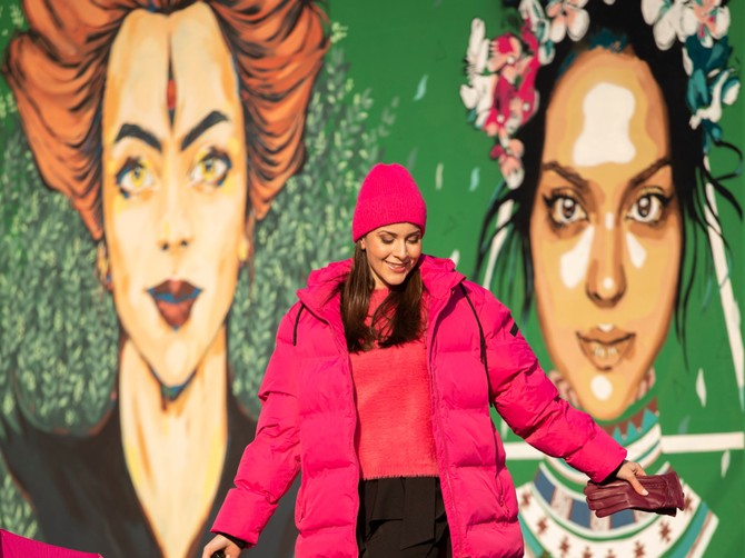 Jakna, džemper i patike „Oviesse“, kapa i rukavice, pantalone i rukavice „P.... S.... fashion“, kišobran „Deichmann“