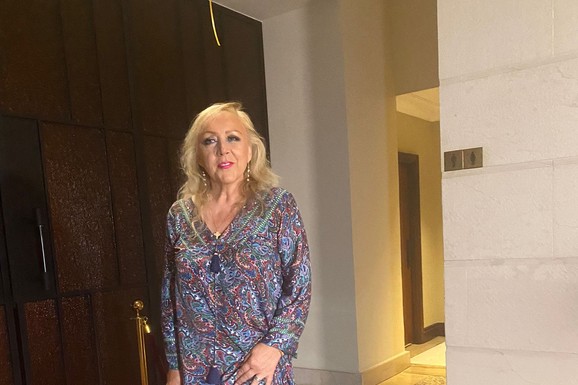 NAŠU PEVAČICU JE MAJKA RODILA U ŠTALI Sipala joj vodu u usta, a otac joj spasio život: Zbog ovoga nikad nije saznala tačan datum rođenja