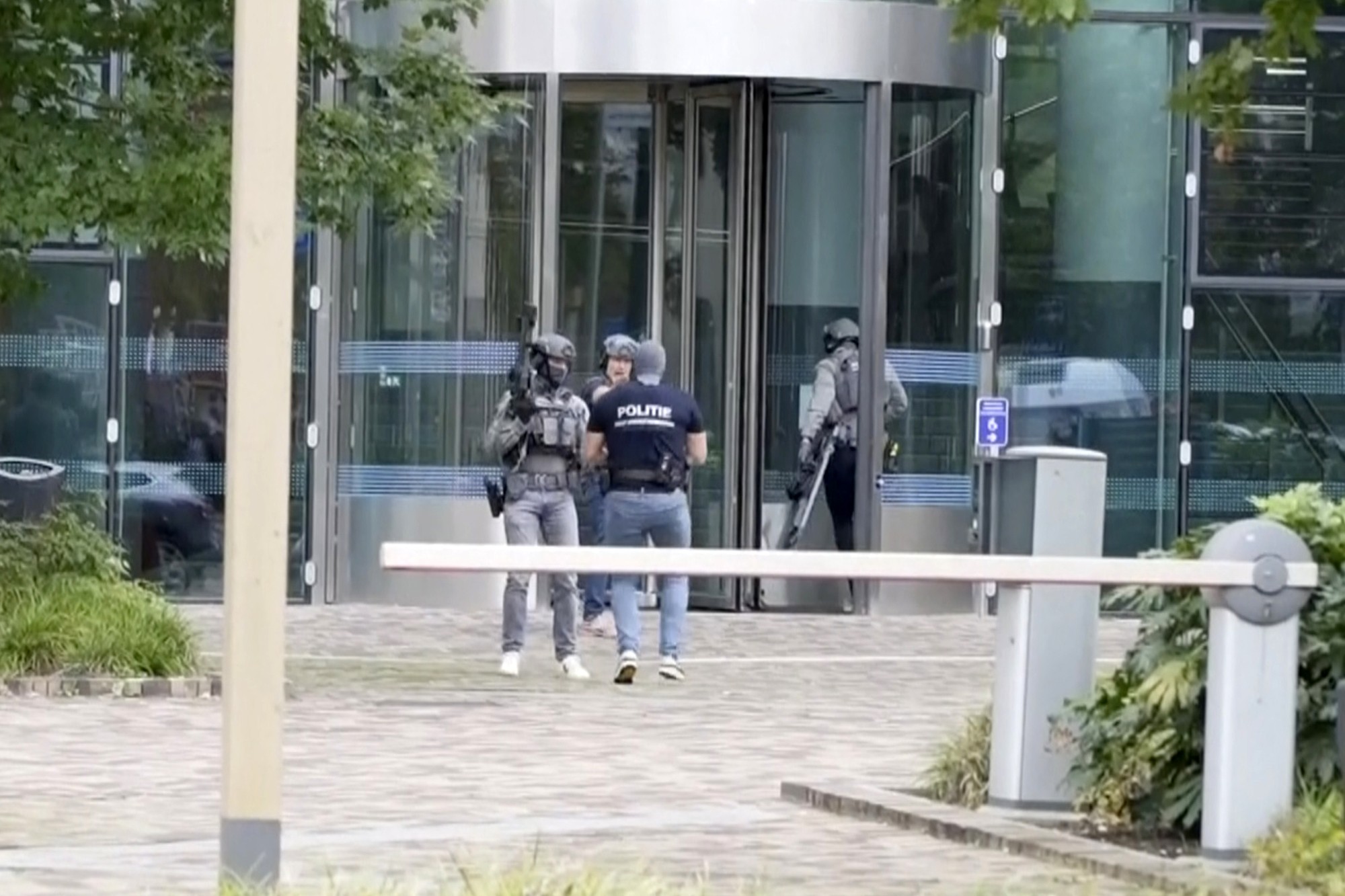 Streľby v Rotterdame si vyžiadali už 3 obete.