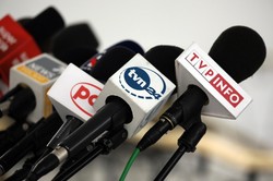 Polskie media dostały małpiego rozumu. Już nawet nie walą w cudze klatki, lecz własne