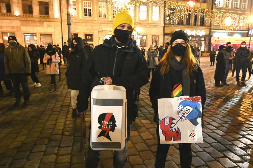 Trybunał Konstytucyjny opublikował uzasadnienie wyroku ws. aborcji. Protesty w Polsce