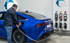 Wodór czy akumulator? Toyota walczy na dwóch frontach