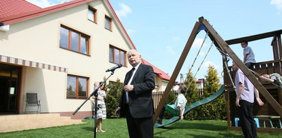 Co prezes Jarosław Kaczyński robił na placu zabaw?