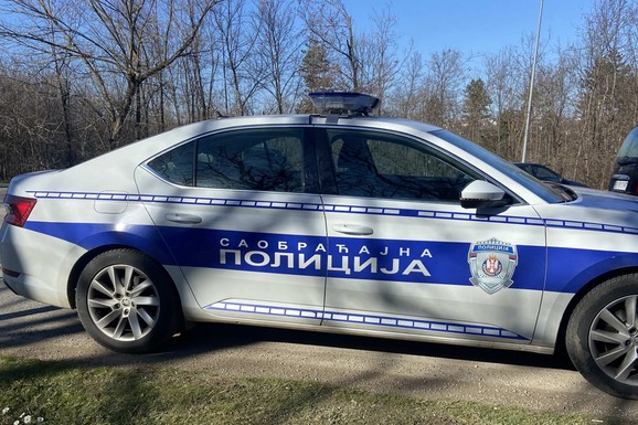 TRAŽILI MU PARE, A ONDA GA PREBILI Oglasio se MUP o napadu na Voždovcu: Maloletnici presreli dostavljača usred bela dana, usledila munjevita akcija policije