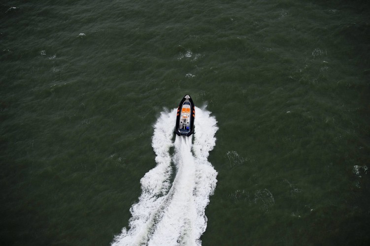 Samochodowiec Baltic Ace z 24 osobami na pokładzie zatonął w środę na Morzu Północnym