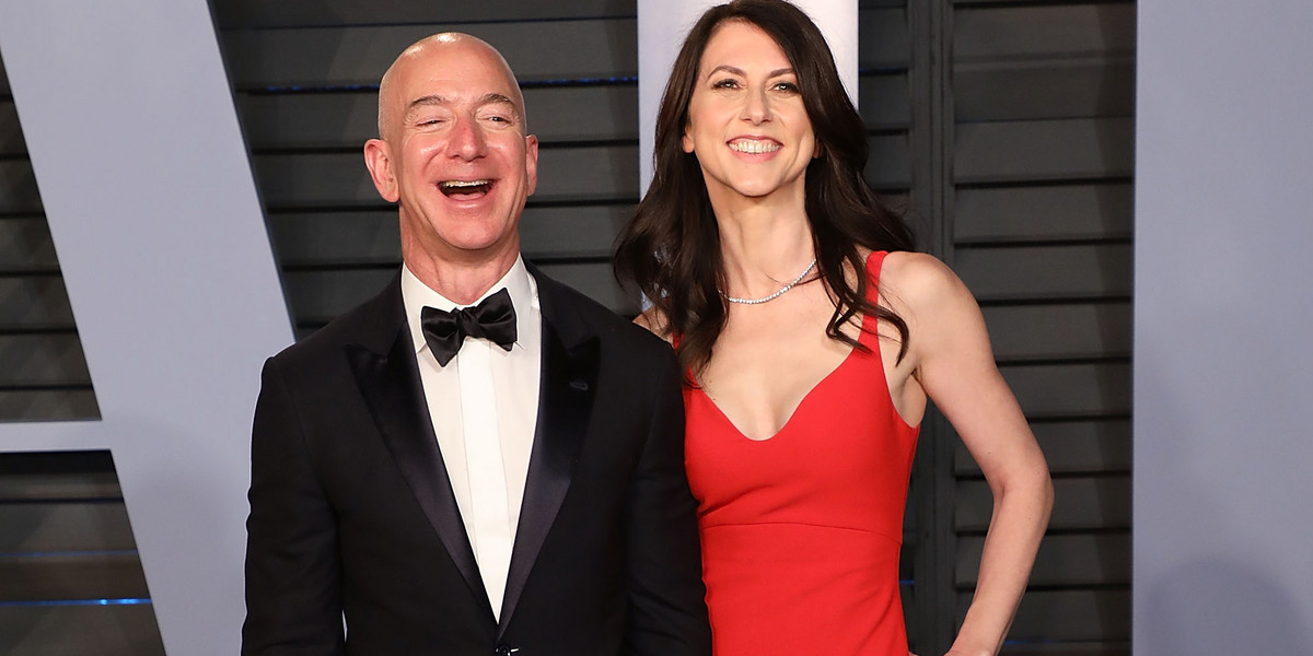 MacKenzie Scott z ówczesnym mężem (Jeff Bezos) podczas Vanity Fair Oscar Party w Beverly Hills w 2018 r. 