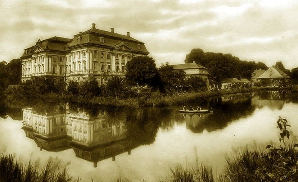 Radomierzyce - pałac, niezwykła historia i tajemnicze archiwa - Podróże