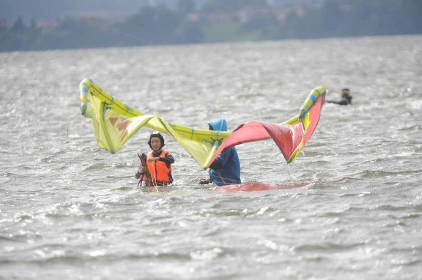 Anna Kalczyńska bierze lekcje kitesurfingu