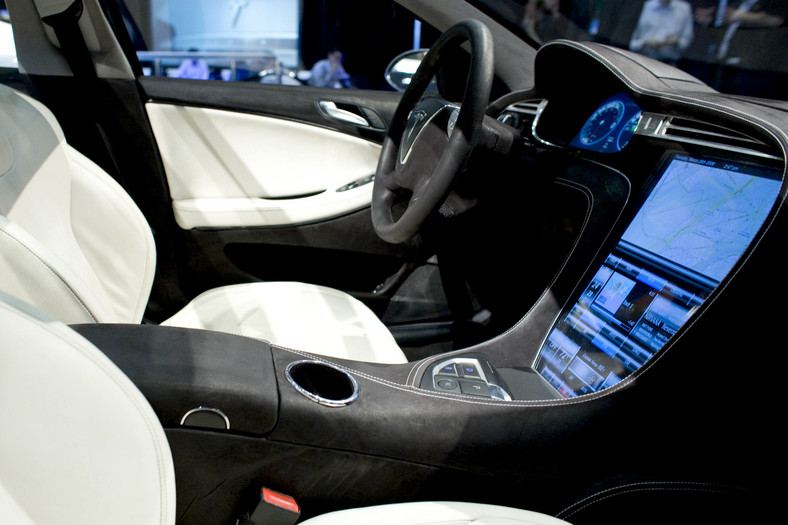 Wnętrze elektrycznego samochodu firmy Tesla Motors Inc., napędzanego na baterię. Fot. Bloomberg