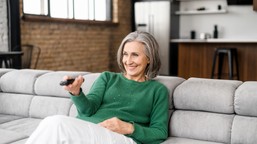 w 2026 roku więcej seniorów zwolnionych z opłacania abonamentu rtv. to nawet 366 zł w kieszeni