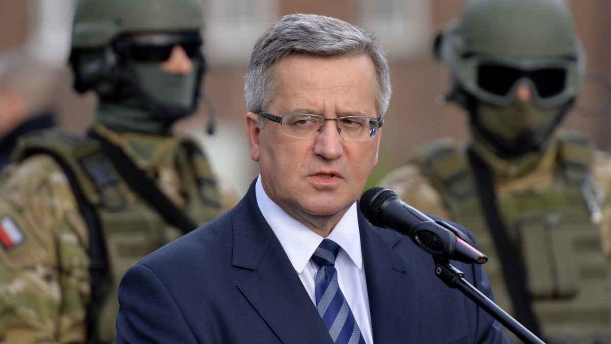 Prezydent Bronisław Komorowski wraz małżonką Anną przyjechał przed południem do Wadowic. Przed pomnikiem Jana Pawła II przy bazylice Ofiarowania NMP para prezydencka złożyła kwiaty.