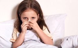 Wśród dzieci ryzyko zachorowania na COVID-19 lub zgonu bardzo małe. BADANIE