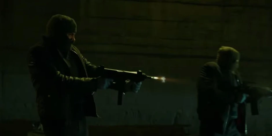 Zasnovana na bestseleru “Gomora” Roberta Savijana je priča o Kamori, surovoj napuljskoj kriminalnoj organizaciji, ispričana iz ugla 30-godišnjeg Čira, desne ruke šefa klana, Pjetra Savastana