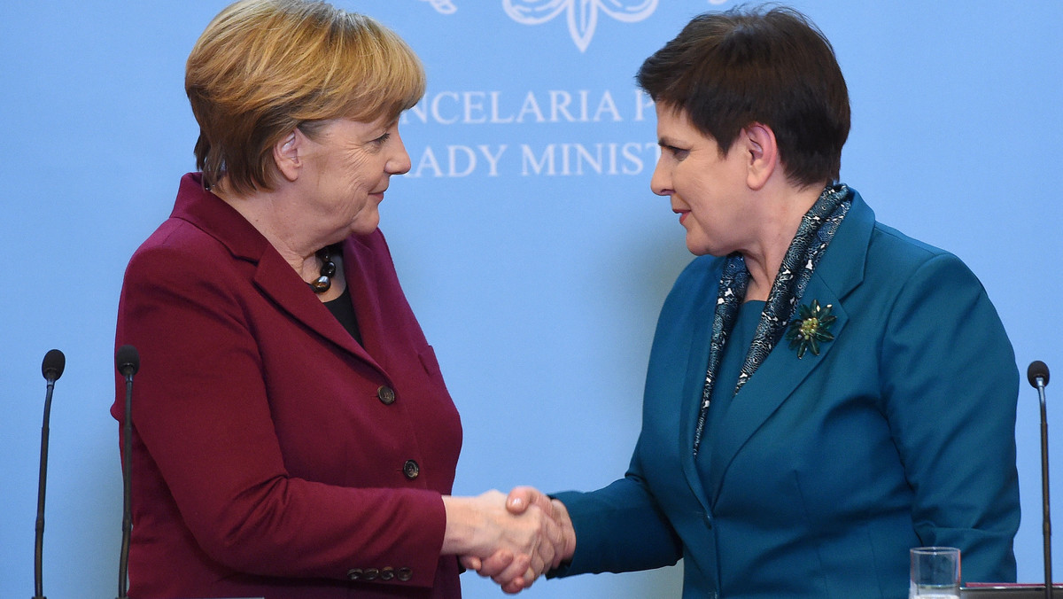 Uroczysta kolacja, którą podjęła premier Beata Szydło kanclerz Niemiec Angelę Merkel, była ostatnim punktem wtorkowej wizyty szefowej niemieckiego rządu w Warszawie. Głównymi tematami rozmowy była przyszłość UE oraz sprawy międzynarodowe - powiedział wiceszef MSZ Konrad Szymański.