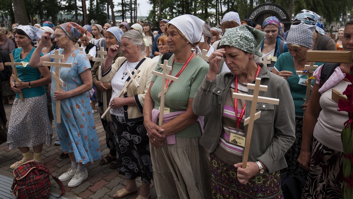 Ponad 250 osób wyruszyło we wtorek z Białegostoku w 28. Ogólnopolskiej Pieszej Pielgrzymce Prawosławnej na Świętą Górę Grabarkę koło Siemiatycz. To największa w kraju pielgrzymka wiernych zdążających na uroczystości Przemienienia Pańskiego.