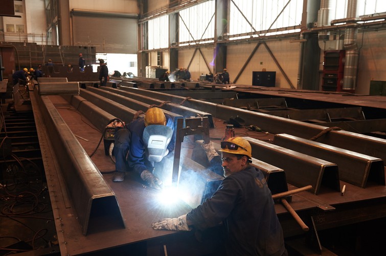 Jeżeli interesujesz się remontem mostu Łazienkowskiego to musisz zobaczyć jak powstawały i były transportowane elementy noście przeprawy. <a href='http://forsal.pl/galerie/879536,lista-zdjec,1,wielki-remont-mostu-lazienkowskiego-zobacz-jak-przebiega-budowa-zdjecia.html' style='color: blue'>Wielki remont Mostu Łazienkowskiego. Zobacz, jak przebiega budowa </a>



<br><br>(aw/zuz) PAP/Adam Warżawa