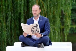 Redbad Klynstra-Komarnicki: "System" nie widzi artystów; większość z nich żyje w biedzie