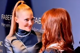 Prava Hurem se ZALEDILA OD ŠOKA kad je ugledala svoju KOPIJU - RUSKU HUREM: Jana je PRESLIKANA Merjem Uzerli, a kad obuče kostime iz serije sličnost postaje POMALO JEZIVA