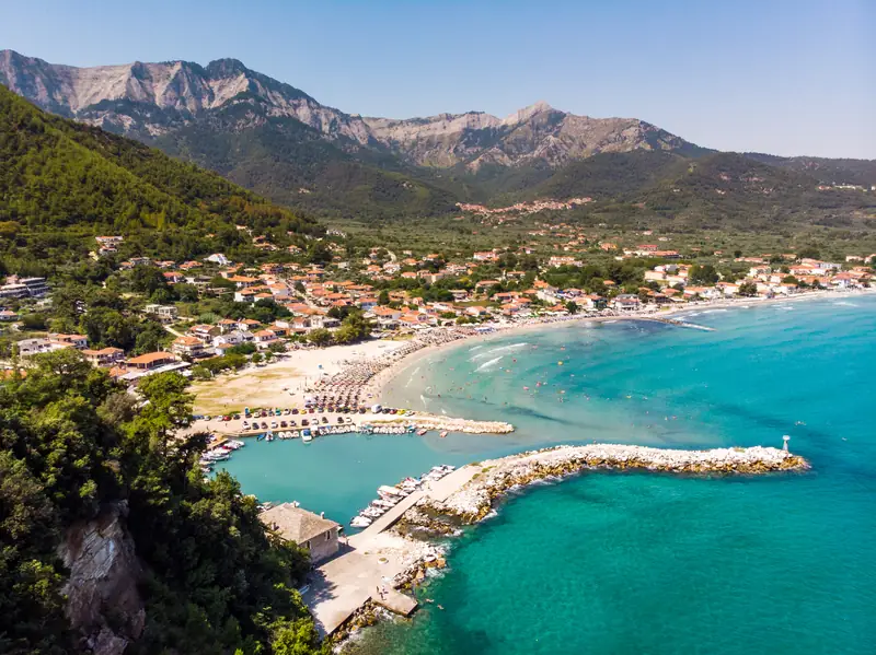 Widok na Złotą Plażę w Thassos, fot. Getty Images / Calin Stan