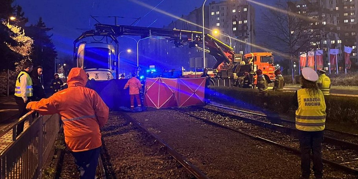 Tragedia we Wrocławiu. Młody mężczyzna wjechał wprost pod tramwaj.