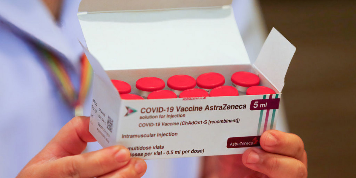 AstraZeneca to jedna ze szczepionek przeciw COVID-19 podawanych także w Polsce. 