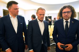 Szymon Hołownia, Donald Tusk i Jacek Karnowski