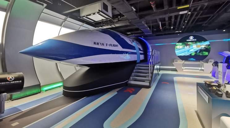 A kínai hadiipari fejlesztőcég, a Casic annak határán van, hogy bemutassa a hosszútávú utazásokat szolgáló technológia egy új válfaját, a Hyperloop-szerű vákuumcsőben mágneses lebegtetéssel közlekedő vonatot, amely gyorsabb lehet mint a jelenlegi utasszállító repülőgépek. A kísérleti pályán már minden flottul megy. / Fotó: China Science/Casic/X
