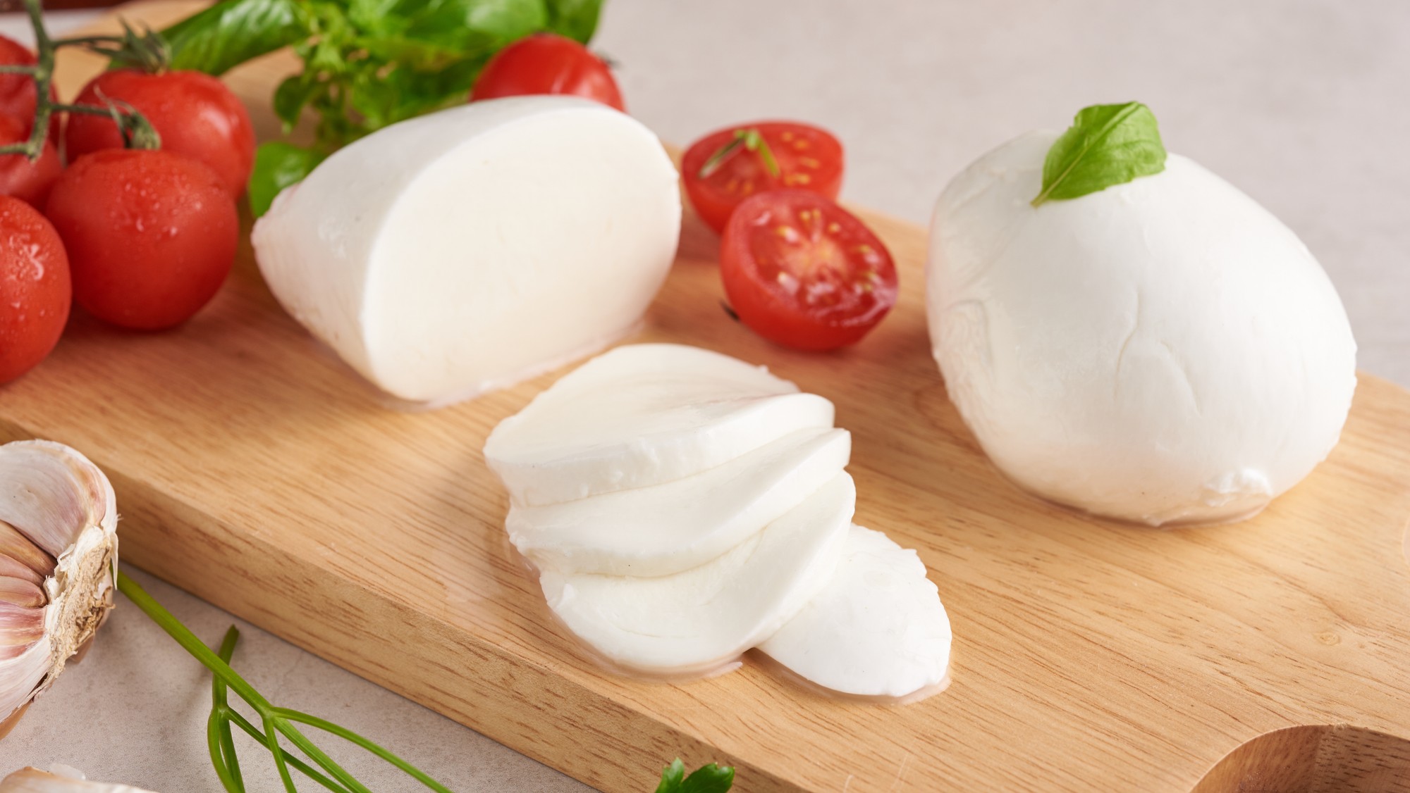 Mozzarella patrí medzi obľúbené čerstvé syry, pri ktorých môže spôsob balenia ovplyvniť ich kvalitu. (Ilustračný obrázok)