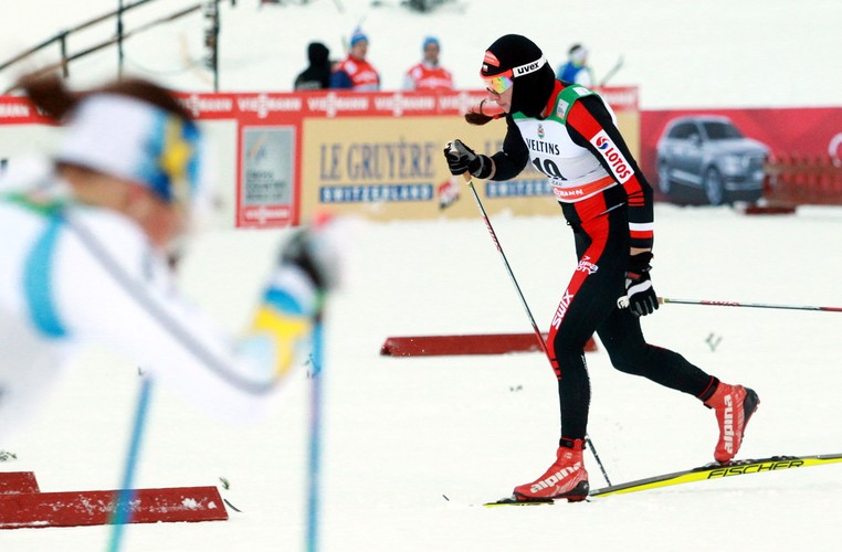 Justyna Kowalczyk podczas pierwszych zawodów narciarskiego Pucharu Świata