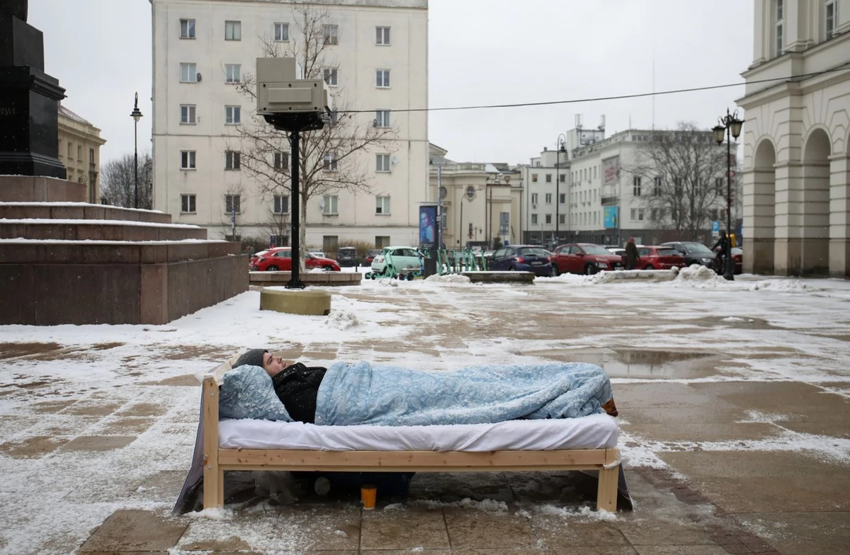  Manifestacja w centrum Warszawy. Łóżko jest moim więzieniem 