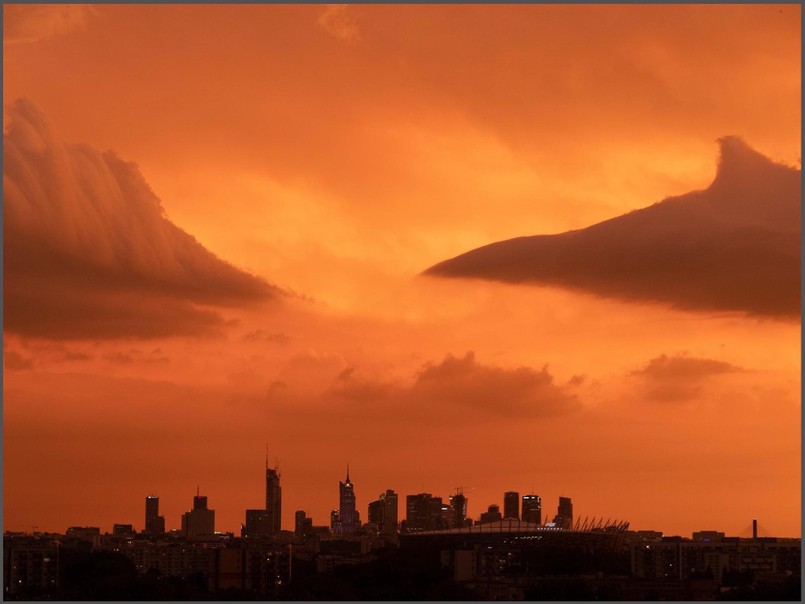 Warszawa przed burzą