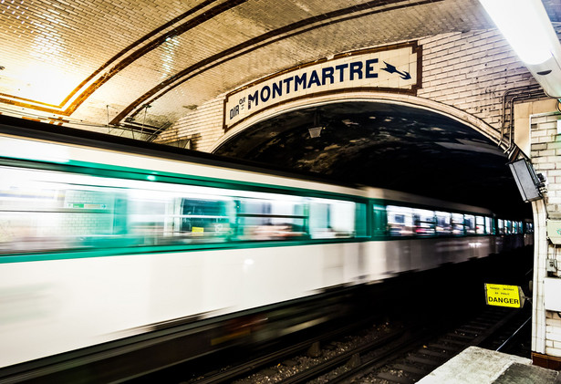 Policja zatrzymała mężczyznę, który groził ludziom w paryskim metrze