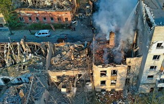 Krwawy rosyjski atak na centrum Lwowa. Ukraina czeka na broń